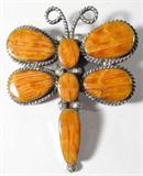 Jewelry Sterling Silver Dragonfly Brooch / Pendant
Fabulous sterling silver Dragonfly shaped brooch / pendant. Piece is accented with large peach colored gemstones. Signed / marked "AJ Sterling", measures: 2.5" long x 2" wide. Total weight: .86 ozt.