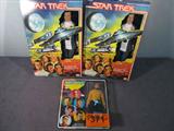 Lot of 3 Vintage Star Trek Toys Capt. Kirk MIB
Lot of 3 Vintage Star Trek toys / action figures:
- Mego Star Trek Captain Kirk small poseable 8" action figure in original unopened packaging.
- (2) Mego Star Trek Captain Kirk 12.5" fully poseable authentically costumed action figure / doll.
All items are in original unopened boxes!