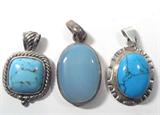 Jewelry Lot of 3 Sterling & Blue Stone Pendants
Lot of 3 beautiful sterling silver pendants, each featuring its own stunning blue stone:
- Lovely sterling silver pendant featuring a cushion style cut blue stone, possible turquoise, accentuated by a rope design on the front and star and moon cutouts on the back, marked / signed "GSJ" measuring 1.25" x 1" (est).
- Beautiful sterling silver oval shaped pendant featuring medium sized blue stone, possible turquoise, with uniquely engraved frame around the stone, marked / signed "TC-216" possibly made in Mexico, measures 1.5" x 1" (est.)
- Elegant sterling silver pendant featuring large oval shaped clear / blue stone, possibly chalcedony or blue moonstone, measuring 2" x 0.75" (est.)
Total weight: 0.98 ozt.