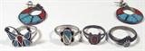 Jewelry Mixed Lot Silver Coral Turquoise Rings +
Mixed lot of Southwestern style jewelry:
- Gorgeous sterling silver butterfly ring, chip turquoise & coral inlaid within the wings and body of the butterfly. Fits a finger size 6.
- Wonderful sterling silver ring featuring some sort of Native American symbol, inlaid chip coral in an oval shape in the center. Fits a finger size 3.75.
- Lovely sterling silver floral ring, inlaid chip coral & white stone (possibly shell or Mother of Pearl), in an oval shape with silver petals. Fits a finger size 5.75.
- Adorable sterling silver bear claw ring, inlaid chip turquoise in the paw. Fits a finger size 7.
- Beautiful set of sterling silver earrings, circular, inlaid chip style red coral & turquoise divided into five sections, dangling post style earrings.
Total weight: 0.65 ozt
*Note: Items are unsigned but confirmed sterling silver by consignor.