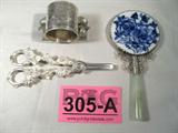 Mixed Lot Hand Mirror Napkin Ring & Scissors
A nice mixed lot of vintage items which include:
- A lovely hand held mirror featuring a jade-like handle, a glass back with a blue floral pattern, and silver color metal frame and accents. Measures 7" long.
- An ornately decorated napkin ring inscribed "Lydia". Bottom is marked "Middletown Plate".
- A pair of silver color scissors with grapevine pattern handles. Measures approximately 6.5" long.