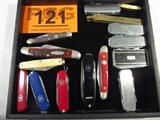 Lot of 15 Pocket / Folding Knives Case Swiss Army
A fantastic lot of pocket knives and folding tools which include:
- A Case brand three blade folding knife which appears to have antler or bone handles. Measures approximately 3.5" in closed position.
- Several Swiss Army folding pocket tools with file blade, scissors and knife. Each measures 2.25" long.
- A black handle Swiss Army folding knife. Is marked "Hoffritz". Measures 3" long in closed position.
- A Tree Brand two blade folding knife which appears to have a bone handle. Blade is marked "240SS Bone". Measures 3" long in the closed position.
- Several other.