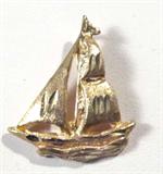 Jewelry 14kt Yellow Gold Sailboat Pendant
Darling 14kt yellow gold sailboat shaped pendant. Measures: .75" long, unmarked, tests as 14kt. Total weight: 1.3 dwt.