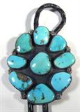Jewelry Southwestern Style Bola / Bolo Tie
A great southwestern style Bola / Bolo featuring nine blue turquoise stones all set in individual saw tooth settings atop a round bezel. Appears to be sterling silver. Black braided leather tie is approximately 34" long.
Total weight: 1.27 ozt