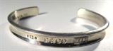 Jewelry Tiffany & Co Sterling Cuff Bracelet
A beautiful Tiffany & Co sterling silver cuff bracelet. Front of bracelet in embossed, "925 T & Co., 1837". The back of the bracelet is also marked Tiffany & Co., 1997. Bracelet measures 4.5" with a 1.25" opening.
Total weight: .47 ozt.
ZB152