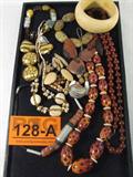 Jewelry Mixed Lot Costume Wooden Beaded Necklaces+
Mixed lot of fabulous lady's costume jewelry. A sampling includes:
- Large wooden bangle style bracelet, light / vanilla colored wood measures 2.5" in diameter, 1.5" from wrist to forearm.
- Fabulous gold colored clip on earrings, triangle shaped with glossy textured striping.
- Lovely red beaded necklace with a gold filled clasp marked / signed "55 / 585 PAT". Measures 24.5" long.
- Gorgeous chunky beaded bracelet with several different colored glassy beads, elastic, with a silver colored leaf charm.
- Unique wooden post dangling earrings, measure 3.5" long.
- More!!
Z33