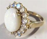 Jewelry 14kt Yellow Gold Opal Fashion Ring
Gorgeous 14kt yellow gold fashion ring featuring a large prong set opal stone surrounded by several round prong set, opalescent stones, consignor states these stones are moonstones. Marked "14k", ring size: 7.5. Total weight: 4.6 dwt.
ZB1341