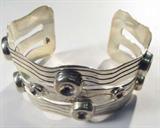 Jewelry Sterling Silver Wavy Cuff Bracelet Signed
Fabulous sterling silver cuff bracelet, wavy design, wide band, marked / signed "925" with an additional unidentified signature. Measures 6" long with a 1.25" opening, 1.5" from wrist to forearm.
Total weight: 1.45 ozt
#2447-9151-CFSG52300