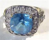 Jewelry 10kt Yellow Gold Blue & White Topaz Ring
Fabulous 10kt yellow gold fashion ring featuring a large, prong set, blue topaz gemstone. Main stone is surrounded by small white topaz gemstones. Marked "10k", ring size: 7.25. Total weight: 3.9 dwt. 
ZB4408