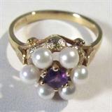 Jewelry 14kt Yellow Gold Pearl Fashion Ring
Elegant 14kt yellow gold fashion ring featuring a purple colored stone surrounded by small pearls. Marked "14k", ring size: 6. Total weight: 1.9 dwt. 
ZB4408