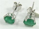 Jewelry 14KT White Gold Emerald Earrings
Beautiful 14KT white gold fashion earrings, featuring oval cut, faceted green emeralds. Marked "14KT" Total weight: 0.6 dwt.
ZB3093-E0901069-97