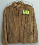 Ladies Fur Jacket Zipper Front Size M
An elegant ladies fur jacket with a zipper front, two side pockets, and an Eton style collar. Appears to be in very good condition with no rips or tears. Lining is silk and rayon. Size medium.
ZC1261