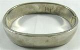 Jewelry Sterling Silver Cuff Bracelet
A gorgeous sterling silver cuff style bracelet with a slide open clasp on one side. Bracelet is marked Sterling / 925. Measures 8".
Total weight = 2.27 ozt
ZC1261