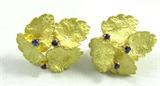 Jewelry 14K Yellow Gold Sapphire Clip On Earrings
Beautiful 14KT yellow gold fashion clip on earrings with floral and leaf design, featuring three, small, prong set, blue sapphire stones. Unmarked, consignor states these earrings are 14KT gold. Total weight: 4.7 dwt.
ZB4858