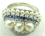 Jewelry 14kt Yellow Gold Pearl & Blue CZ Ring
Elegant 14kt white gold fashion ring featuring genuine iridescent pearls in prong setting and small blue Cubic Zirconia stones. Unmarked, consignor states this piece is 14k gold. Ring size: 10, total weight: 6.2 dwt.