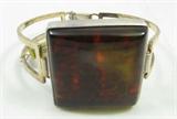 Jewelry Sterling Silver Amber Bangle Bracelet
Fabulous sterling silver fashion bracelet featuring a large dark Amber stone / slab. Marked "925", total weight: 1.31 ozt.