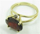 Jewelry 10kt Yellow Gold & Garnet Ring
A fabulous 10kt gold double band ring with a lovely prong set, oval cut, reddish stone which appears to be garnet. Ring size 6.25.
Total weight: 1.8 dwt.