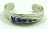 Jewelry Teme Navajo Sterling Cuff Bracelet
A fabulous sterling silver cuff bracelet featuring a layered geometric design with inlaid lapis lazuli. Inside of bracelet is stamped "Sterling" and signed "Teme". Measures 5.25" with a 1.25" opening.
Total weight: 1.08 ozt.