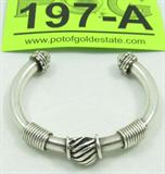 Jewelry Sterling Silver Fashion Cuff Bracelet
Stately sterling silver cuff bracelet with lovely metalwork designs. Marked "925", measures: 5.25" wide with 1.25" opening. Total weight: 1.00 ozt.