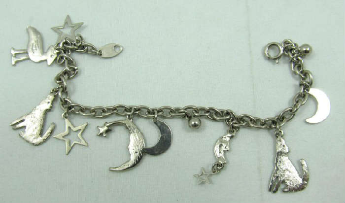 Jewelry Trifari Coyote & Moon Charm Bracelet
Darling silver toned Trifari Southwestern style charm bracelet featuring moon and coyote shaped charms. Marked "Trifari", measures: 7.5" long.