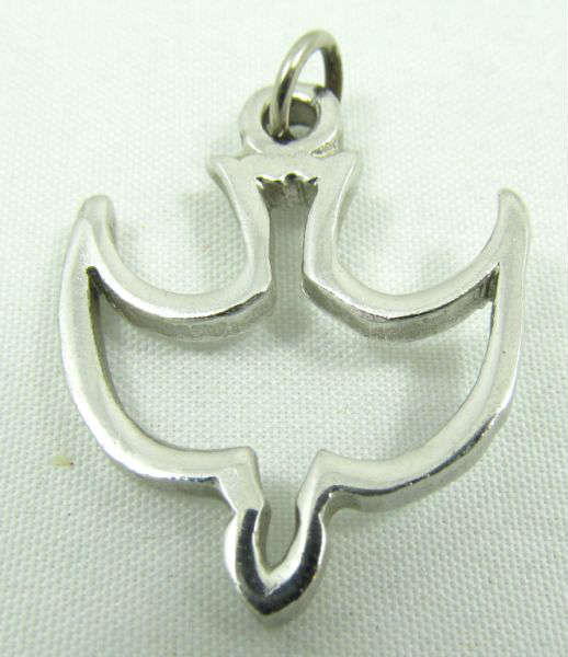 Jewelry Sterling Silver Dove Shaped Pendant
Lovely sterling silver open dove shaped pendant. Marked "Sterling", measures: 1.25" long. Total weight: .10 ozt.