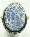 Jewelry Whiting & Davis Gazebo Fashion Ring
Beautiful silver toned Whiting and Davis costume ring with blue and white gazebo scene. Marked "Whiting & Davis", ring size; 7.25.