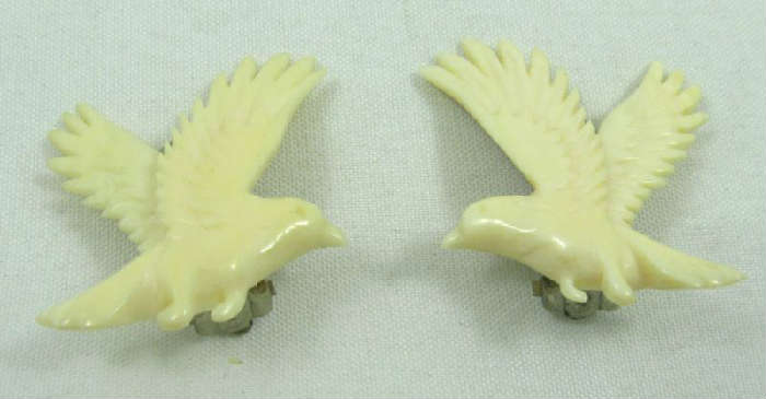 Jewelry Ivory Falcon Clip On Earrings
Darling carved ivory clip on earrings shaped like Falcon birds. Signed "Ming's Ivory Falcon", measures: 1" long. Lovely detail!