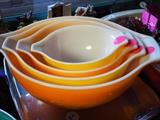 Pyrex nesting mixing bowls