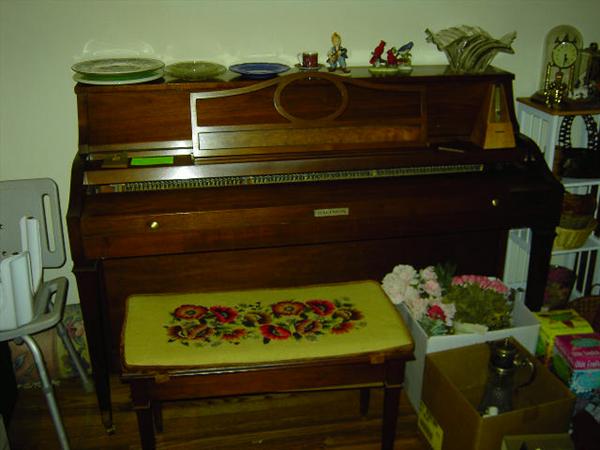 Baldwin piano model #840