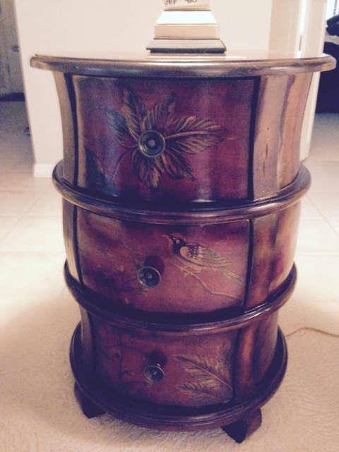 Round Accent Table w/3 drawers