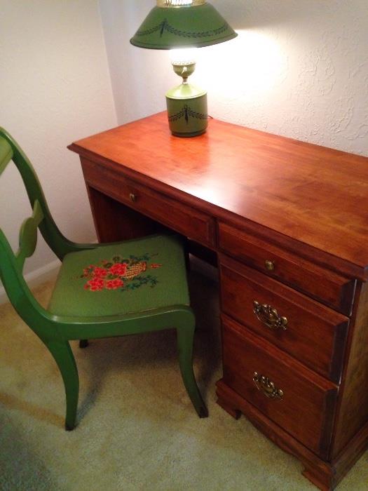 Pretty 4 Drawer Desk and Adorable Chair!...