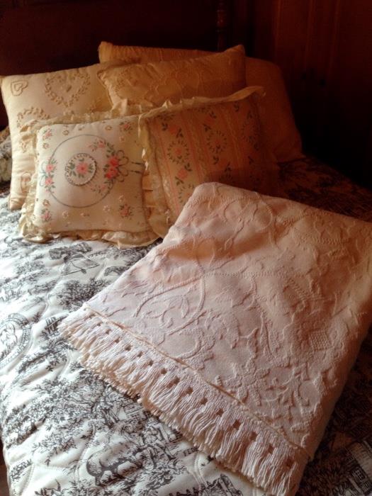 More Vintage Bedding Too...