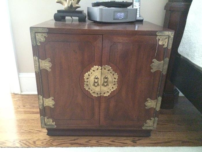 Henredon night stand (pair available)