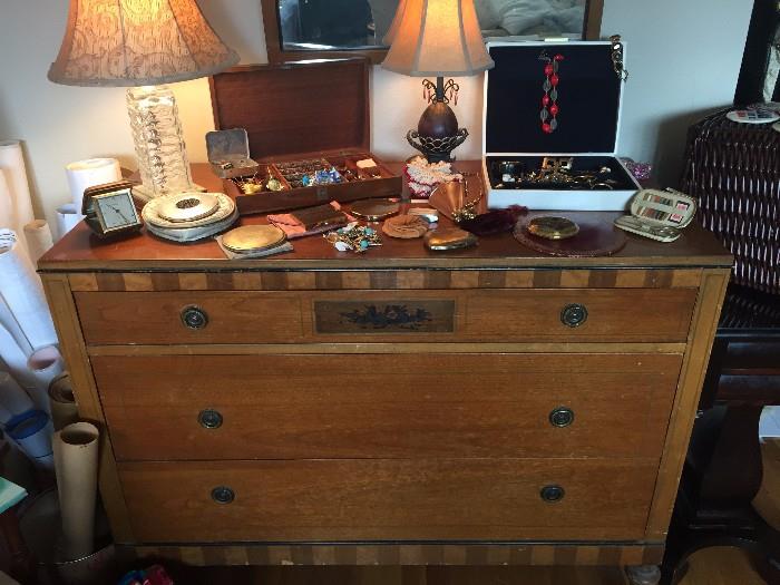 Vintage inlay dresser, jewelry and vintage compacts, table lamps