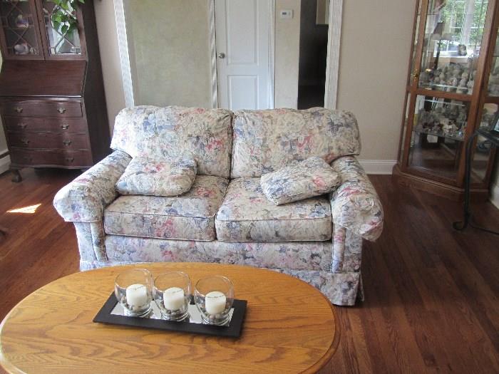 LOVE SEAT AND SOFA IN LIKE NEW CONDITION (NO PETS)