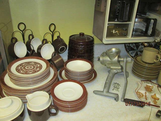 Set of dishes, meat grinder