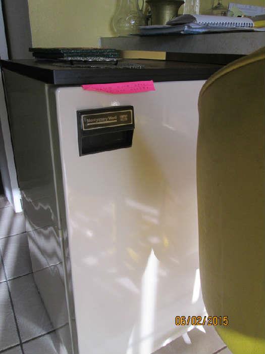 Bar sized refrigerator - good for dorm or office