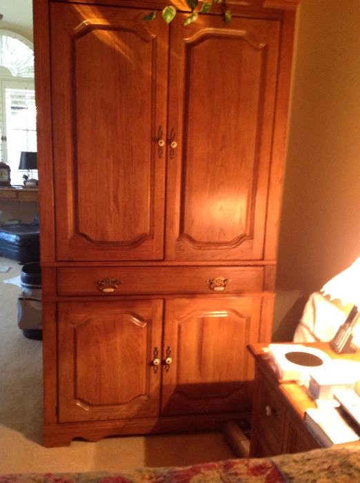 Thomasville Media Cabinet   Excellent conditon