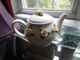 Tea pot.