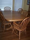Beautiful Amish Oak Table w/6 chairs (2 Captain Chairs) and 3 Leaves! Brand New!