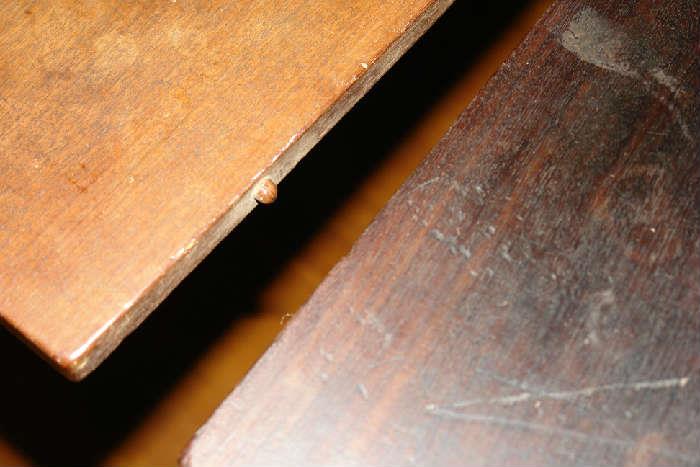 Detail photo of connection between center section and D-shaped end table