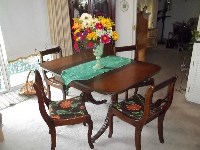 Duncan Phyfe Drop Leaf Table & 4 Chairs (includes xtra leaves & pads)