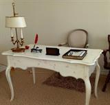Ethan Allen bureau plat, Like New!