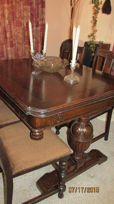 ANTIQUE MAHOGANY DINING TABLE AND CHAIRS