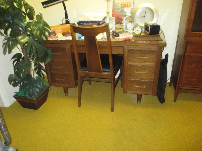 Mid Century Modern Desk And Chair In Great Shape