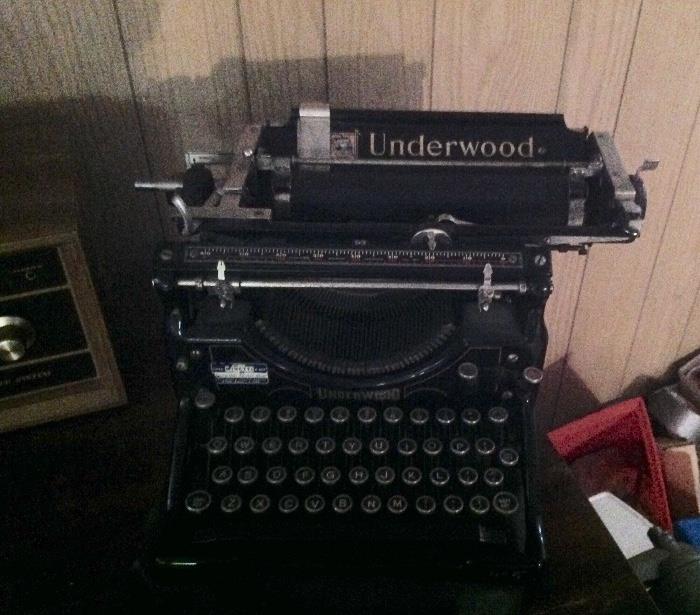 Antique underwood typewriter #5 Standard mint condition serial #2479631-5  1929 model