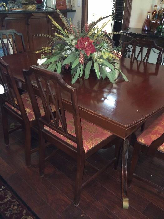     Duncan Phyfe dining table with 6 chairs