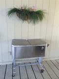  Metal drink box on wheels