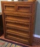 Oak chest of drawers.