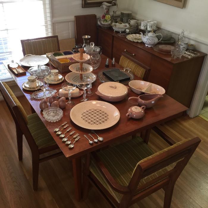 Mid Century Dining Table with 2 leaves and 6 chairs